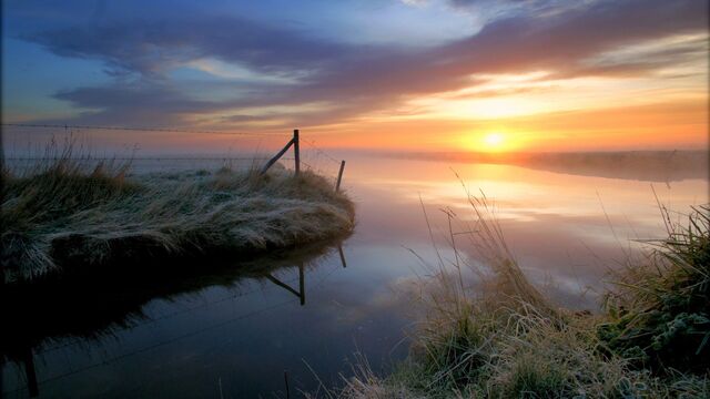 Обои 2025-10-16 №72452